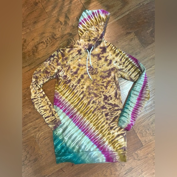 Tops - Tiedye Sweatshirt